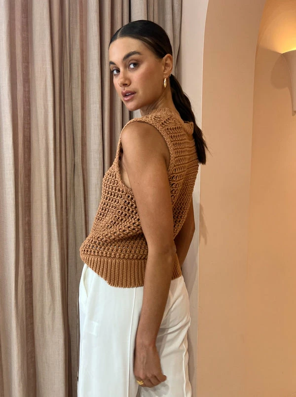 Blanca Wallace Vest In Brown - Image 3