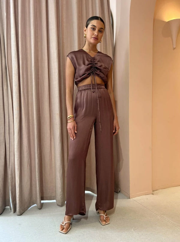 Roame Puka Top In Cocoa - Image 2